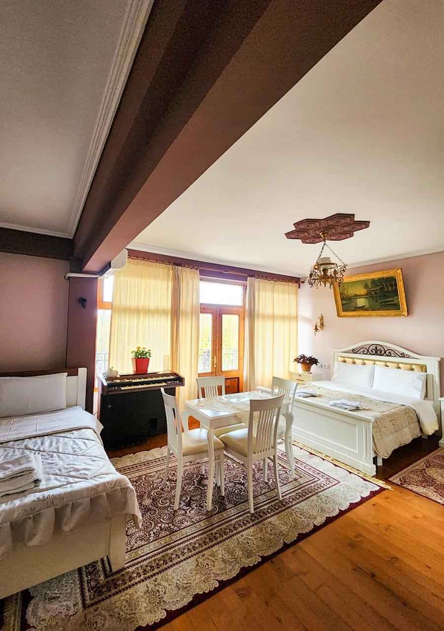 Villa Parku Rinia Korce Exterior photo