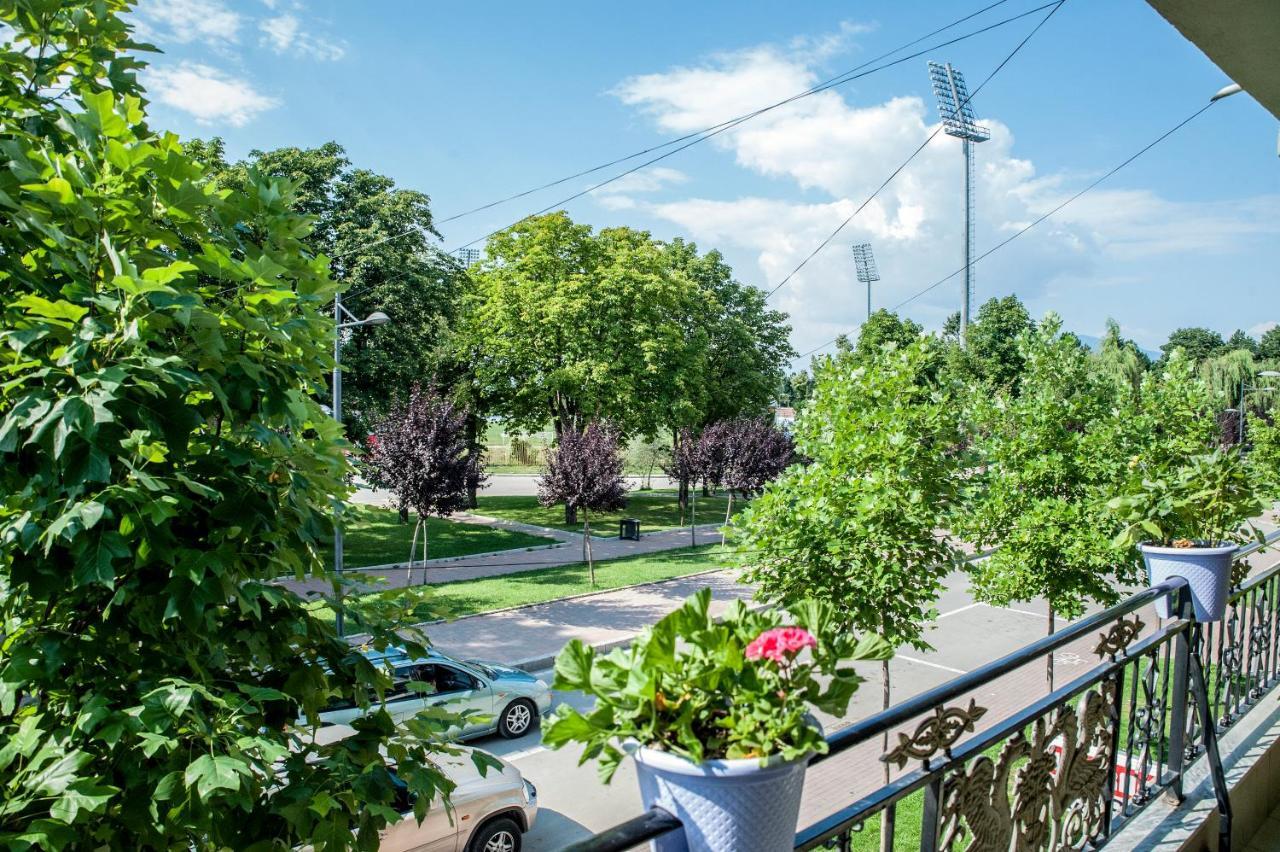 Villa Parku Rinia Korce Exterior photo